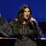 GRAF5088. MADRID, 20/01/2020.- La cantante italiana Laura Pausini durante su actuación en la primera edición de los Premios Odeón, organizados por la gran industria discográfica para premiar a los artistas y discos de mayor éxito del último año en España, hoy lunes en el Teatro Real, en Madrid. EFE/Juanjo Martín