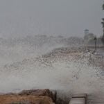 El fuerte oleaje provocó olas de hasta 108 kilómetros por hora