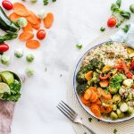 La mejor fuente de vitaminas, fibra, hierro y magnesio son las legumbres. Gracias al gran aporte de estos nutrientes, las legumbres pueden ayudar a prevenir el desarrollo de diabetes tanto en jóvenes como en personas mayores.