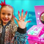 "Llorar" y "pelo" son las palabras más utilizadas en los anuncios donde solo salen niñas como los de las youtubers "Las ratitas"