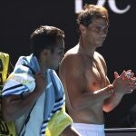Nadal aplaude a Dellien después del partido