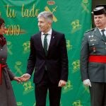 GRAF5832. MADRID, 22/01/2020.- El ministro de Interior, Fernando Grande-Marlaska, durante la toma de posesión de la nueva directora general de la Guardia Civil, María Gámez Gámez (i), un acto que ha tenido lugar este miércoles en la sede de la dirección general del instituto Armado, en Guzmán el Bueno, Madrid. Junto a ellos, el teniente general de la Benemerita, Laurentino Ceña. EFE/ J.J. Guillén