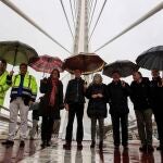 La consejera de Fomento, Marifrán Carazo, en el puente del Alamillo de Sevilla