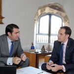 El consejero de Fomento y Medio Ambiente, Juan Carlos Suárez-Quiñones, se reúne con el presidente de la Diputación de Valladolid, Conrado Íscar