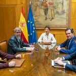 La ministra de Trabajo y Economía Social, Yolanda Díaz; los secretarios generales de UGT y CCOO, Pepe Álvarez y Unai Sordo; el presidente de CEOE, Antonio Garamendi, y el presidente de Cepyme, Gerardo Cuerva