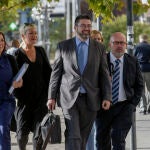 Los concejales del Ayuntamiento de Madrid, Celia Mayer y Carlos Sánchez Mato el día que declararon en el juzgado de Plaza de Castilla por el caso del Open de Tenis de la Caja Mágica