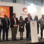 El presidente de la Diputación y de Turismo Costa del Sol, Fransico Salado, en una rueda de prensa en Fitur