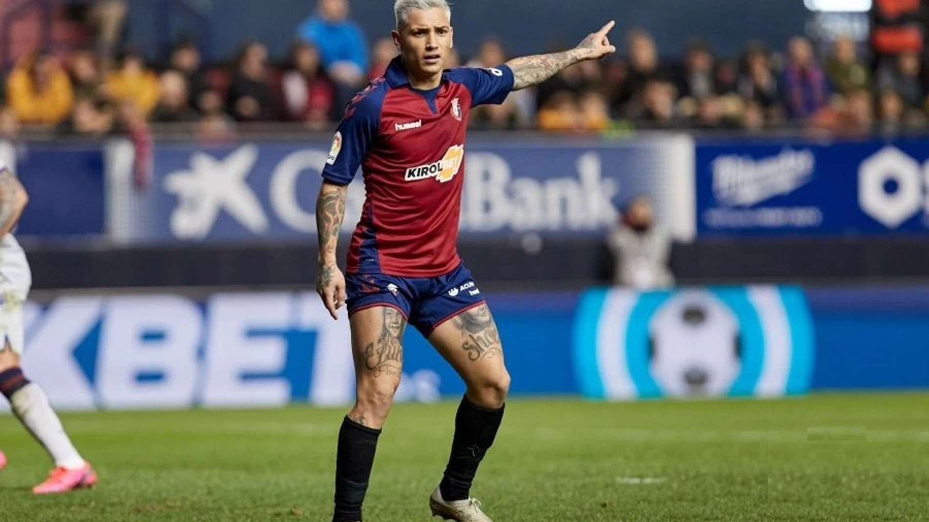 Fútbol/Primera.- Osasuna gana al Levante (2-0) pero pierde a Chimy Ávila por lesión