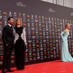 La actriz Belén Rueda (d), y la presentadora María Casado (2i), a su llegada a la entrega de los Premios Goya 2020.