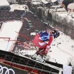 El austriaco Matthias Mayer durante la carrera de la Copa del Mundo masculina de descenso, en Kitzbuehel, Austria
