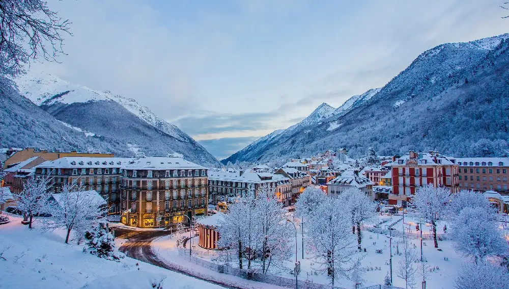 Cauterets, fue capital pirenaica de la alta sociedad francesa en los años 20 y despuntó en la década de los 60 como destino nacional.