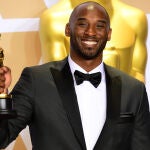Kobe Bryant, con su Oscar en 2018