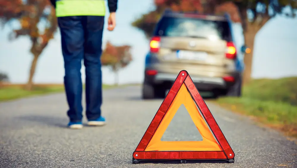 ¿Qué debo hacer si se me para el coche en carretera?