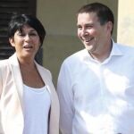 El candidato a lehendakari por EH Bildu, Arnaldo, Otegi (d), junto a Maddalen Iriarte