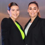Madre e hija en un evento en Madrid