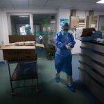 Médicos trabajando en el hospital Wuhan Jinyintan