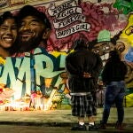 Un graffiti de Kobe Bryant con su hija EFE/EPA/ETIENNE LAURENT