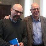 El diputado de Unidas Podemos, Txema Guijarro (izq) y el diputado del PSOE en el Congreso, José Zaragoza (dech), a su llegada a la Junta de Portavoces en el Congreso de los Diputados.