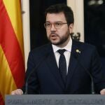 GRAFCAT671. BARCELONA, 29/01/2020.- El vicepresidente del Govern de la Generalitat y conseller de Economía y Hacienda, Pere Aragonès este miércoles, durante el acto de entrega al Parlamento de Cataluña del Proyecto de ley de presupuestos de la Generalitat para el 2020. El Gobierno catalán ha aprobado, pese a las diferencias entre ERC y JxCat, su primer proyecto de ley de presupuestos con equilibrio presupuestario (sin déficit) desde 2003, cuando empezó a aplicar el Sistema Europeo de Cuentas, la normativa europea para calcular el déficit de la Generalitat y sus empresas públicas. EFE/ Andreu Dalmau