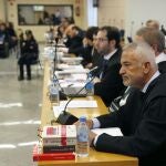 El presidente de Ausbanc, Luis Pineda (d), durante el juicio que se celebra en la Audiencia Nacional