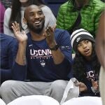 Kobe Bryant y su hija Gianna, ambos fallecidos en accidente de helicóptero