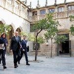 Los consejeros de JxCat, con Quim Torra a la cabeza, antes de la reunión del Ejecutivo de hoy.