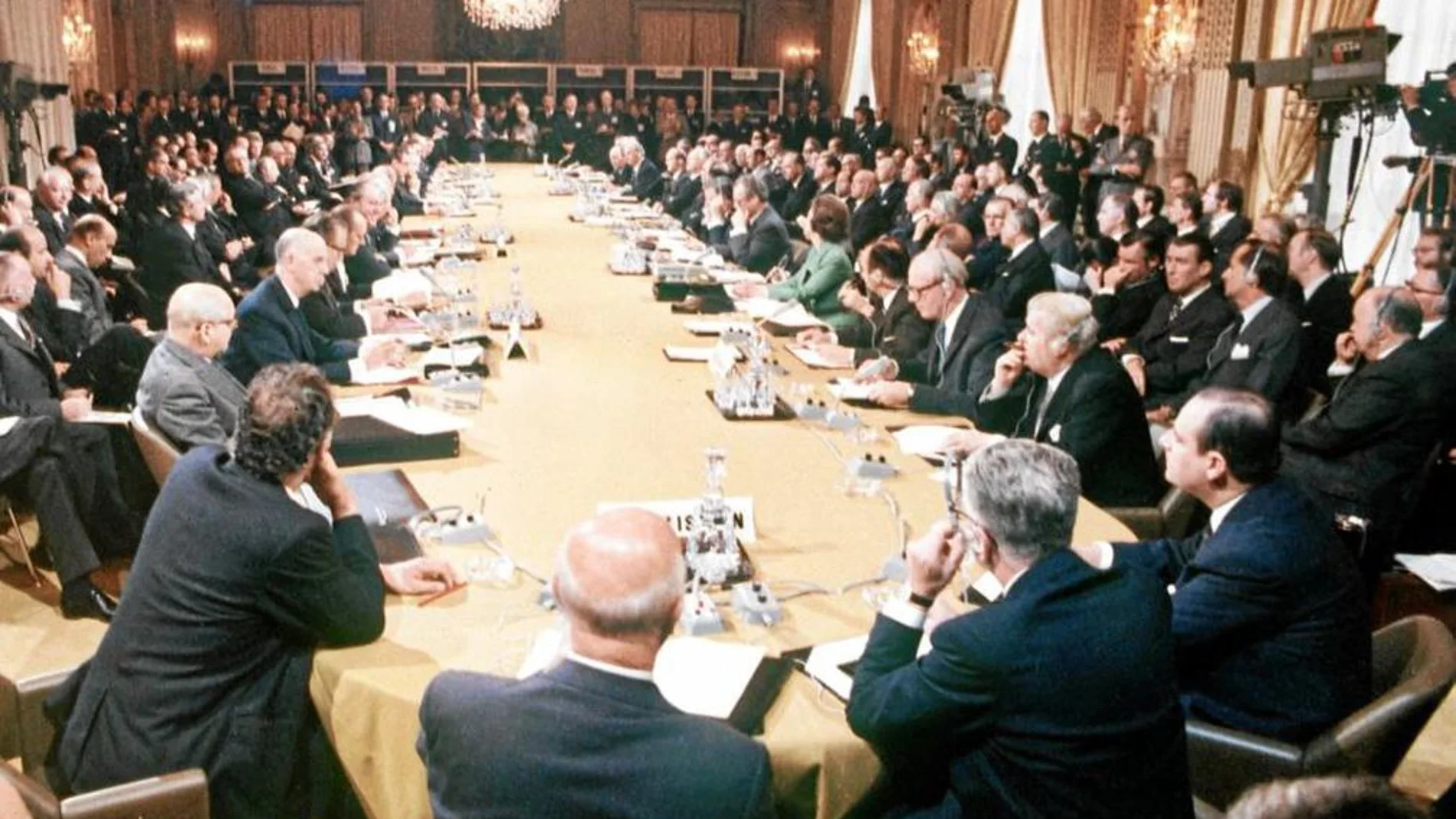 Reunión en París en 1972 para recibir a los futuros miembros de la CEE (Reino Unido, Irlanda y Dinamarca)