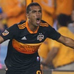 Mauro Manotas celebra un gol.