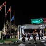 Acto de la bajada de bandera de la Unión Europea en la frontera de Gibraltar en la jornada en la que Reino Unido vive su último día en el seno de la UE / Foto: Alberto R. Roldán
