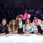 Manel Fuentes, presentador de «Tu cara me suena», junto al jurado del concurso