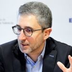 El conseller de Política Territorial, Obras Públicas y Movilidad, Arcadi España, durante Los Desayunos de la Agencia EFE en el Colegio de Abogados de València. EFE/Manu Bruque
