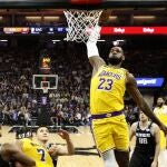 LeBron, imparable ante los Kings