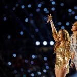 Jennifer López y Skaira brillas con sus actuaciones y sus looks en la Super Bowl 2020.