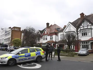 Los registros policiales se repitieron ayer en varias viviendas del sur de Londres, incluido el hostal donde se alojaba Sudesh Amman Los registros policiales se repitieron ayer en varias viviendas del sur de Londres, incluido el hostal donde se alojaba Sudesh Amman
