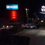 Policía en el lugar del sucesos, en la Interestatal 5, en el área de Grapevine / Foto: CNN