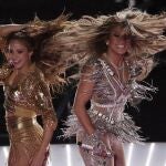 Jennifer López y Shakira, durante la actuación