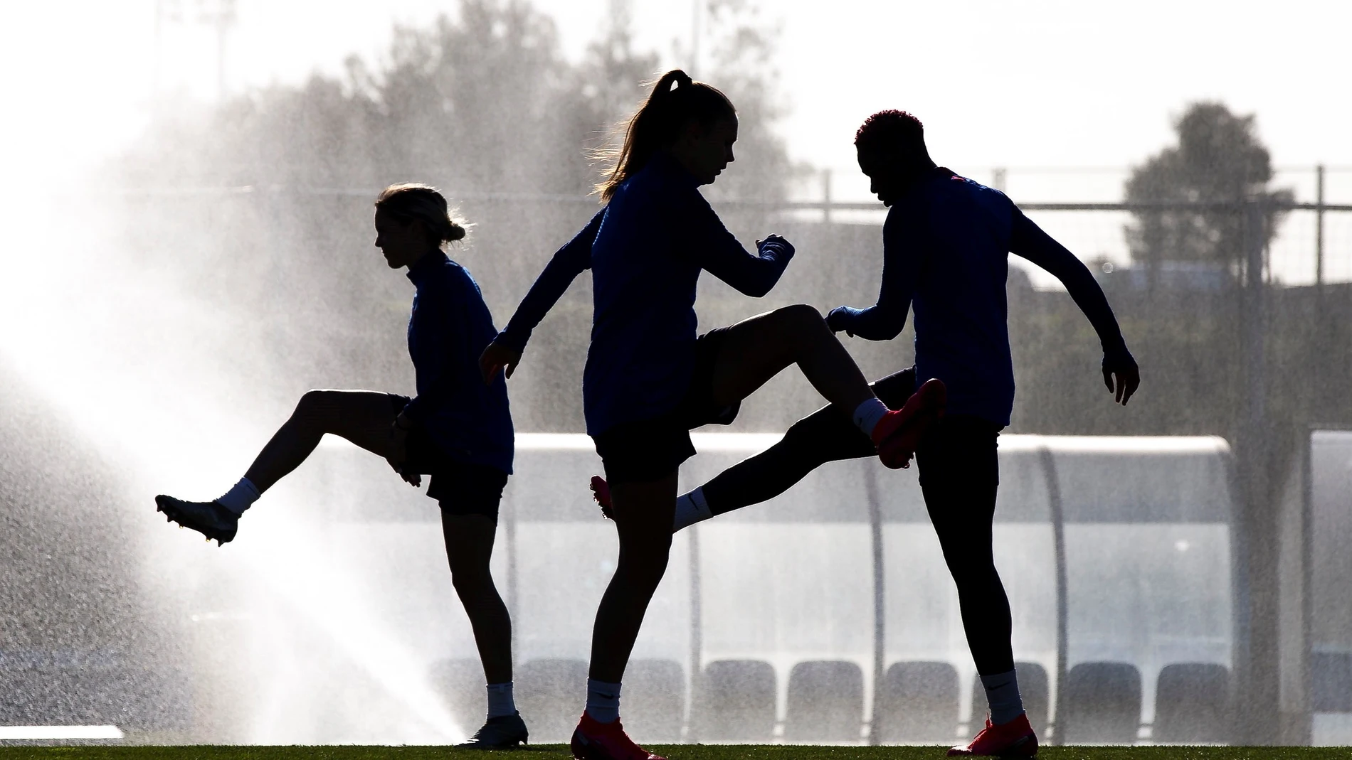 El FC Barcelona femenino prepara la semifinal de la Supercopa ante el At de Madrid