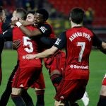 Los jugadores del Mirandés celebran uno de los goles con los que se clasificaron para semifinales de Copa