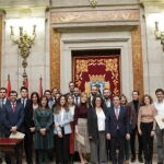 El alcalde de Madrid, José Luis Martínez-Almeida, duarnte la entrega los títulos a 25 nuevos funcionarios de carrera del subgrupo A1