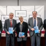 El miembro del Instituto del Transporte y Territorio de la UPV, Vicent Esteban; el presidente de la CEV, Salvador Navarro; la vicerrectora de Campus y Sostenibilidad de la UPV, Matilda Azulay; el presidente de la Cámara Valencia, Vicente Morata y el presidente de la Asociación de Directivos y Empresarios Logísticos, Pedro Coca, presentan el estudio “Puerto de Valencia: la nueva terminal en la Ampliación Norte. Sostenibilidad, efectos socioeconómicos y necesidades” este jueves en Valencia, resultado del acuerdo firmado en abril de 2019 por la Cámara de Comercio, la Confederación Empresarial de la Comunitat Valenciana y Propeller Valencia con la Universitat Politècnica de València. EFE/Biel Aliño