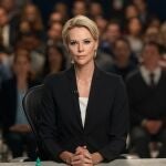 Charlize Theron se pone en la piel de Megyn Kelly, la presentadora de «Fox News» que denunció públicamente al fundador de la cadena por acoso sexual, en la cinta «El escándalo»