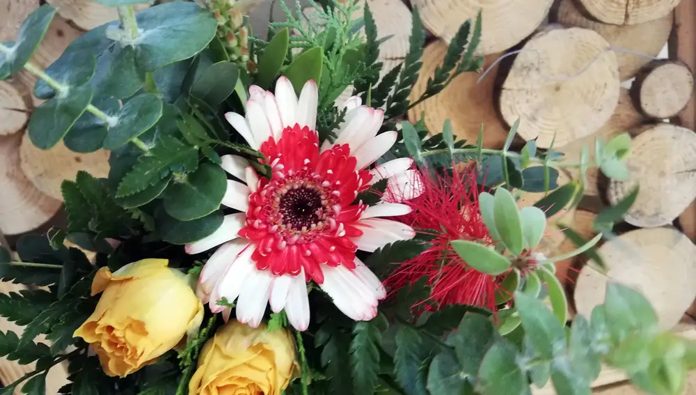 Los adornos florales forman parte de la experiencia gastronómica
