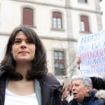La portavoz de Unidas Podemos en la Asamblea de Madrid, Isa Serra, en una concentración de apoyo a su persona