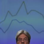 El Comisario europeo de Asuntos Económicos, Paolo Gentiloni, durante la presentación de las nuevas previsiones de la UE, en Bruselas