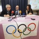 Valladolid. 14/02/2020. Presentación del proyecto 'Todos olímpicos'  en Laguna de Duero en el Colegio Miguel Hernández. El consejero de Cultura y Turismo, Javier Ortega, y el presidente del Comité Olímpico Español, Alejandro Blanco, presentan el proyecto 'Todos olímpicos'. Acompañados por la directora del colegio, Ana Gallo.ICAL/R.Valtero