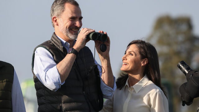 Doña Letizia y don Felipe brindaron una de sus imágenes más cómplices en 2019 durante su visita a Doñana, que coincidió con el Dia de los Enamorados, el 14 de febrero