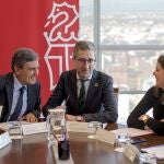 GRAFCVA2027. VALENCIA, 14/02/2020.- El conseller de Obras Públicas y Movilidad, Arcadi España (c), y el secretario de Estado de Transportes, Pedro Saura (i), se reúnen para tratar sobre los problemas en las Cercanías ferroviarias y analizar la posible transferencia del servicio. EFE/Biel Aliño