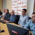 Los secretarios generales regionales de UGT y CCOO, Antonio Jiménez y Santiago Navarro, respectivamente, junto a los máximos responsables sindicales a nivel nacional del sector hostelero, Omar Rodríguez y Gonzalo FuentesUGT14/02/2020