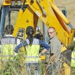 El padre de Marta, Antonio del Castillo, durante una de las múltiples búsquedas de la joven asesinada en 2009