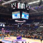 El Barça celebra el título de la Minicopa en el centro de la pista